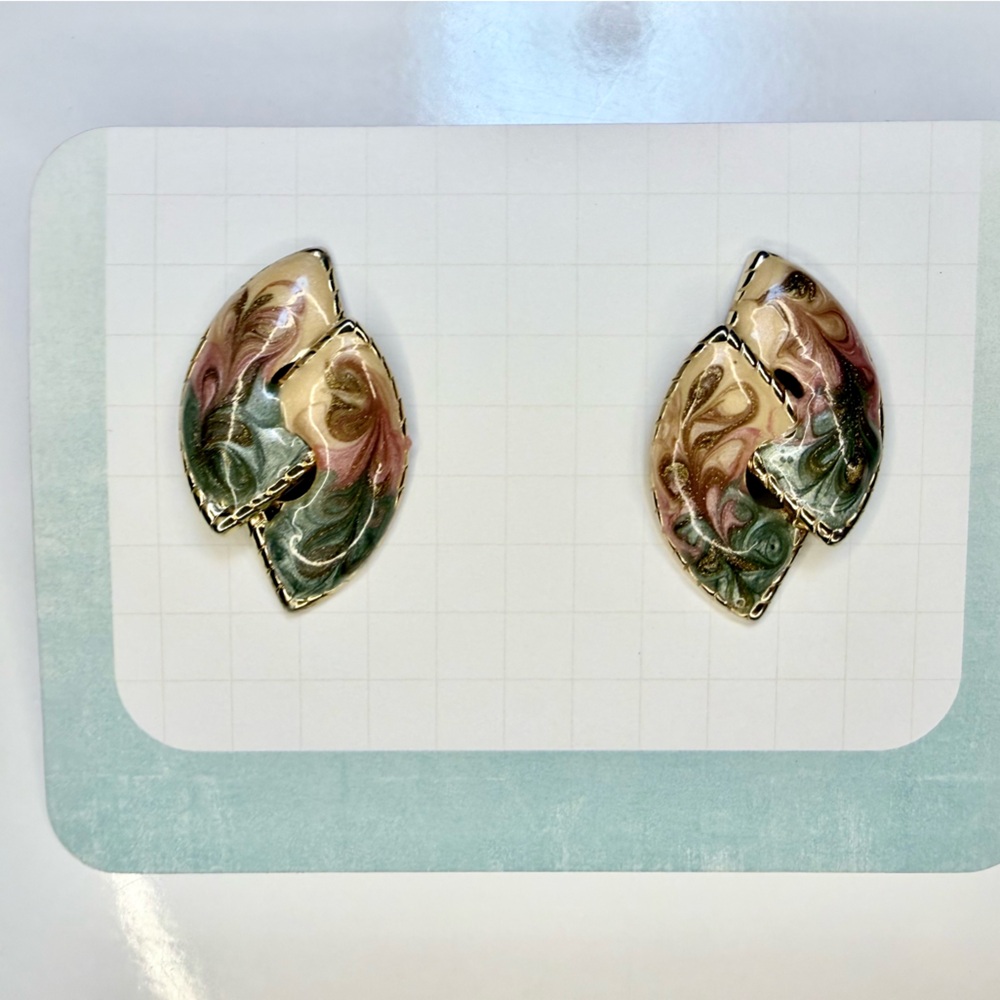 🧚🏻♀️ Vintage Style Enamel Earrings Gold Tone 1.5” x .75” Statement 🧚🏻♀️